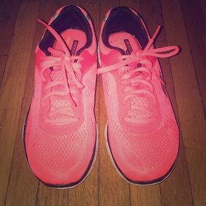 SKECHERS BRIGHT NEON PINK “SKECH KNIT* SNEAKERS